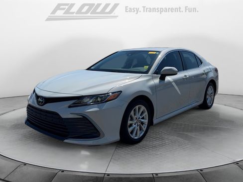 Used 2023 Toyota Camry LE image 3