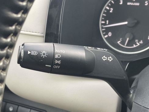 Used 2022 Nissan Pathfinder SV AWD/4WD image 24