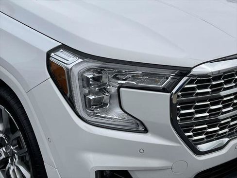 Used 2022 GMC Terrain Denali w/ Denali Premium Package AWD/4WD image 10
