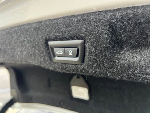 Used 2024 BMW i5 eDrive40i w/ Convenience Package image 25