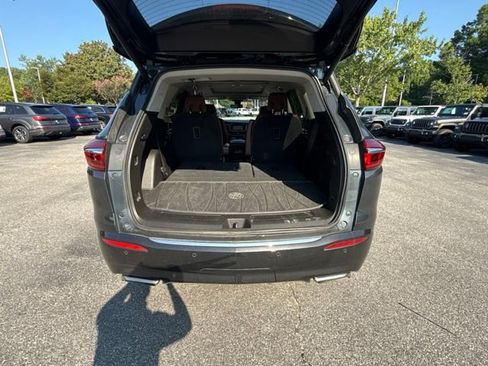 Used 2018 Buick Enclave Avenir w/ Avenir Technology Package AWD/4WD image 20