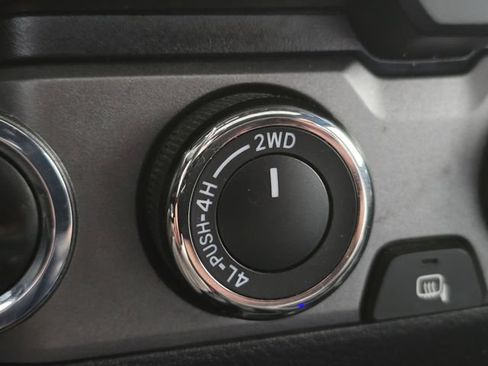 Used 2018 Toyota Tacoma TRD Off-Road AWD/4WD image 35