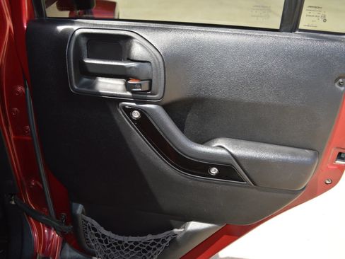 Used 2012 Jeep Wrangler Unlimited Sahara AWD/4WD image 24