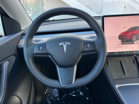 Used 2022 Tesla Model Y Long Range AWD/4WD image 16