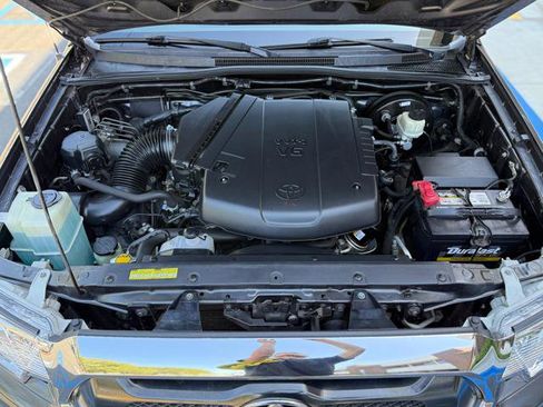 Used 2015 Toyota Tacoma PreRunner w/ SR5 Package RWD image 24