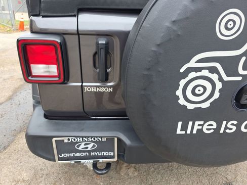 Used 2024 Jeep Wrangler Sport S image 44