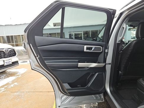 Used 2023 Ford Explorer XLT w/ Equipment Group 202A image 17