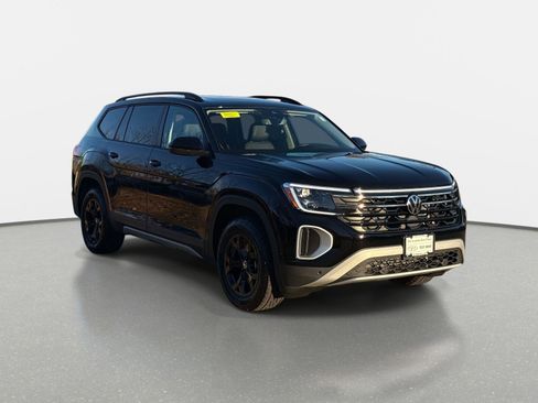 New 2026 Volkswagen Atlas Peak Edition image 3