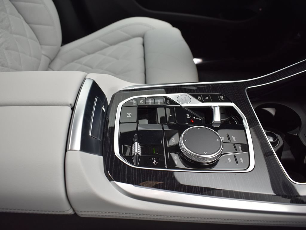 Used 2026 BMW X5 xDrive50e w/ M Sport Package AWD/4WD image 27
