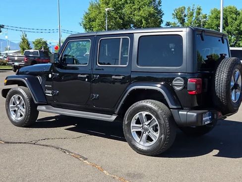 Used 2022 Jeep Wrangler Unlimited Sahara w/ LED Lighting Group AWD/4WD image 6