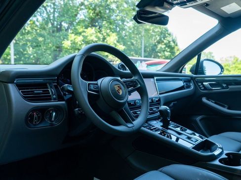 New 2026 Porsche Macan AWD/4WD image 5