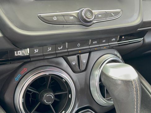 Certified 2021 Chevrolet Camaro LT RWD image 22