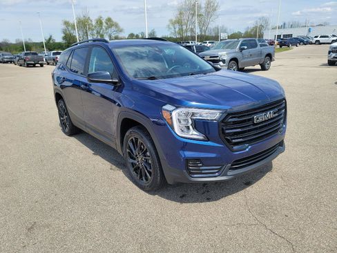 Used 2023 GMC Terrain SLE w/ Driver Convenience Package AWD/4WD image 12