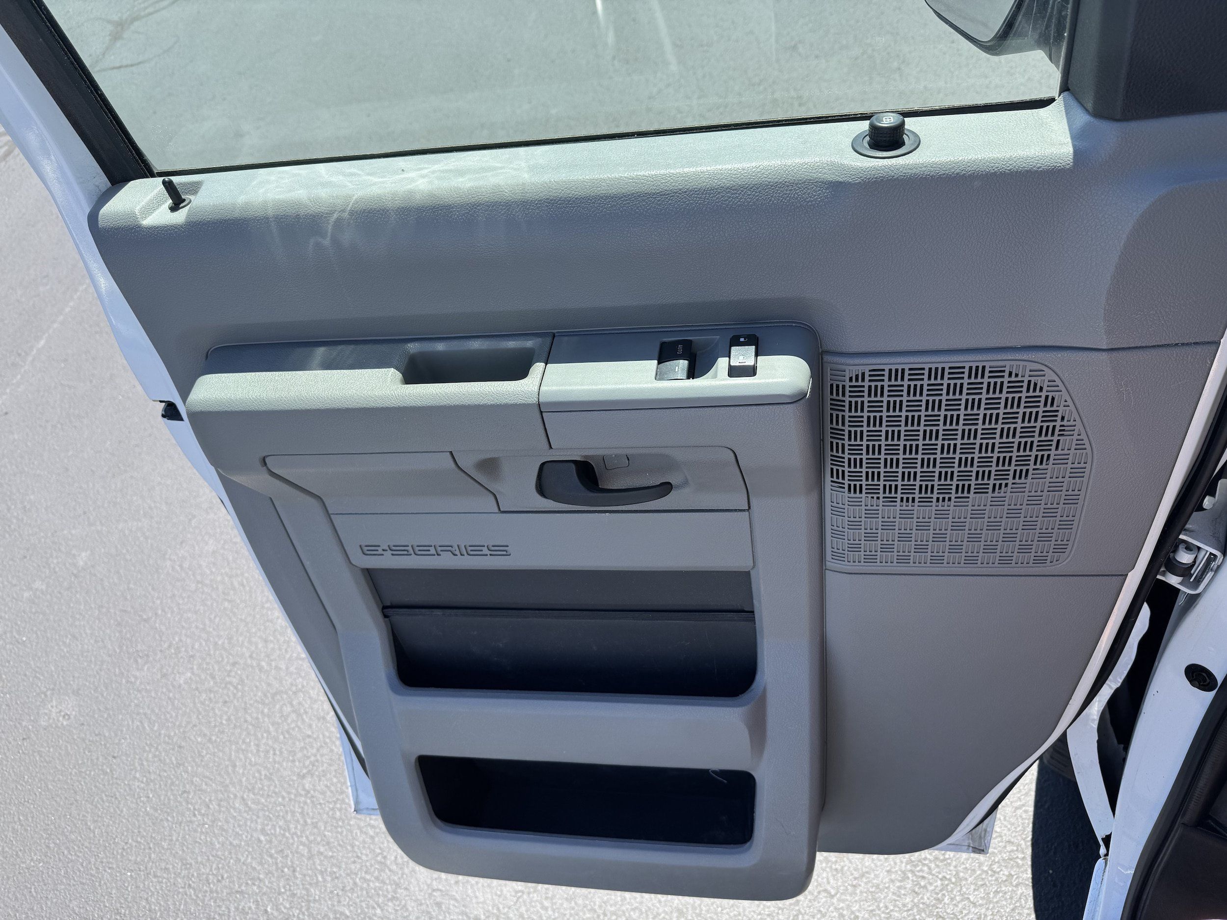 Used 2013 Ford E-350 and Econoline 350 Super Duty w/ PWR Group RWD image 22