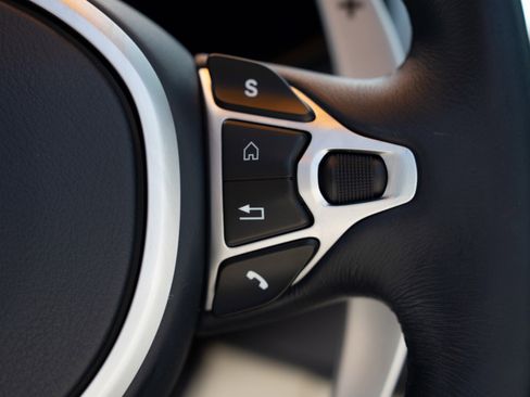 Used 2021 Aston Martin V8 Vantage Roadster RWD image 27