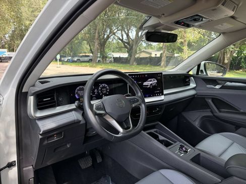 Used 2026 Volkswagen Tiguan SE FWD image 28