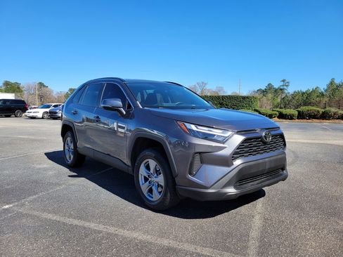 Used 2022 Toyota RAV4 XLE image 8