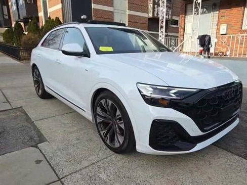Used 2025 Audi Q8 Prestige w/ Prestige Package image 2