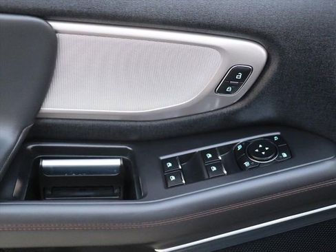 Used 2025 Ford Expedition Active image 17