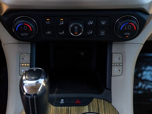 Used 2019 GMC Acadia Denali AWD/4WD image 17