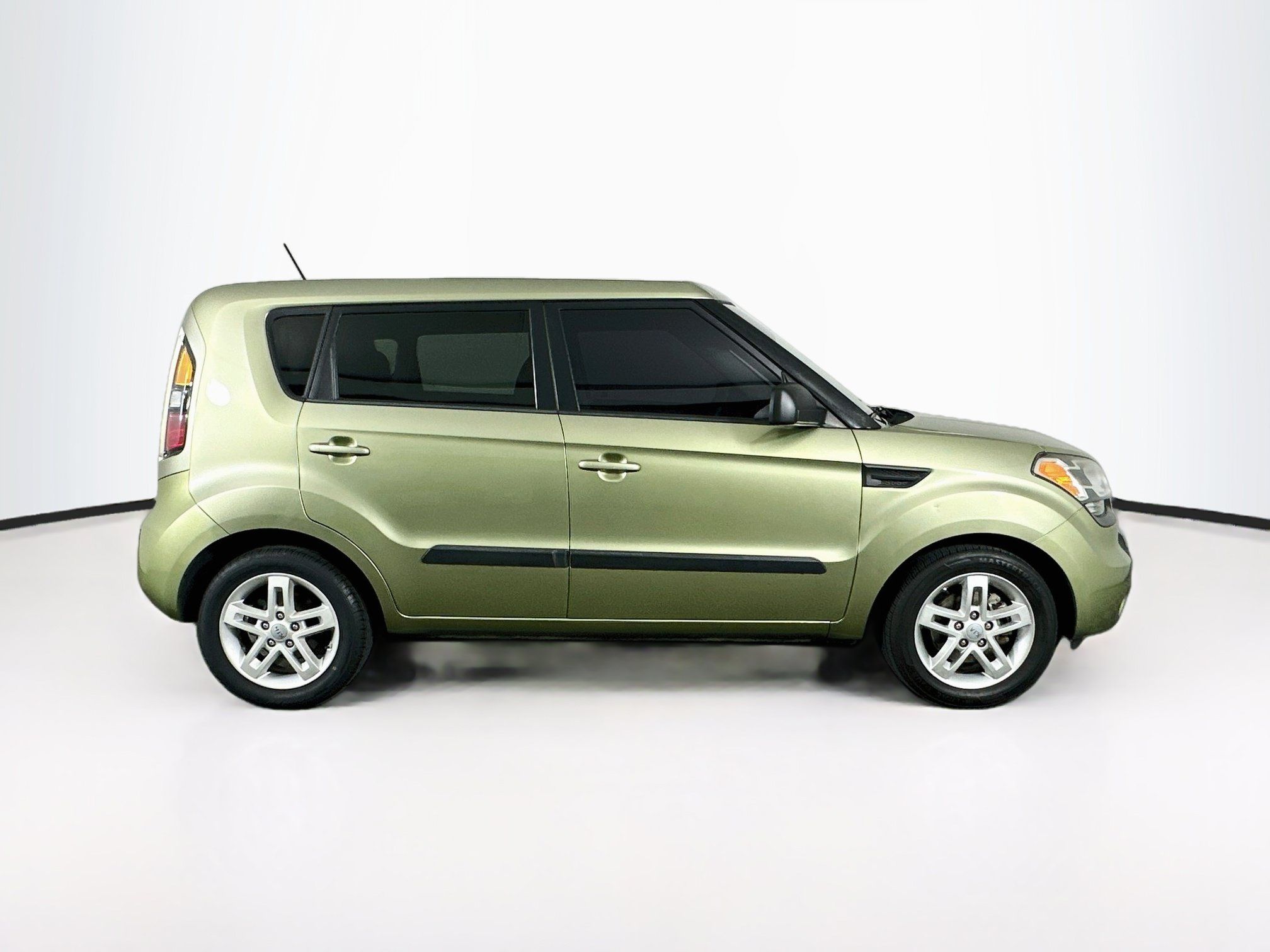 Used 2011 Kia Soul + FWD image 10