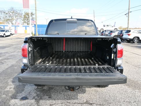 Used 2023 Toyota Tacoma TRD Off-Road image 5