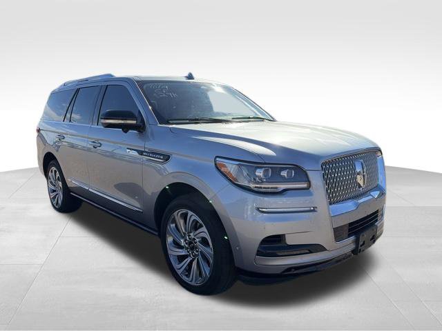 Used 2024 Lincoln Navigator Reserve AWD/4WD image 12