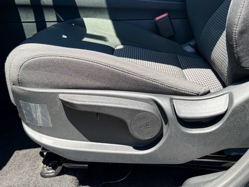 Certified 2025 Kia Sportage LX AWD/4WD image 17