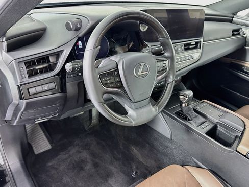 Used 2022 Lexus ES 300h w/ Accessory Package FWD image 9