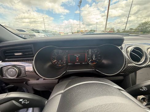 Used 2022 Ford Mustang Shelby GT500 w/ Carbon Fiber Track Pack image 17