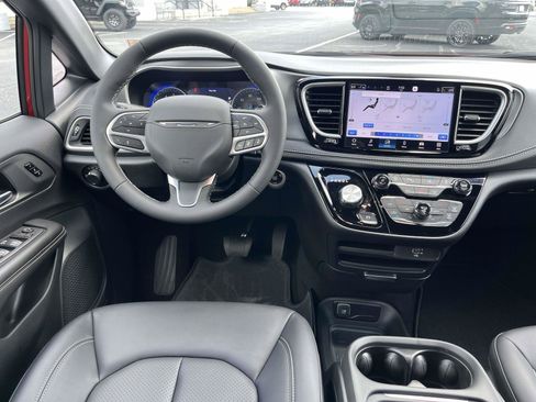 New 2027 Chrysler Pacifica Select FWD image 6