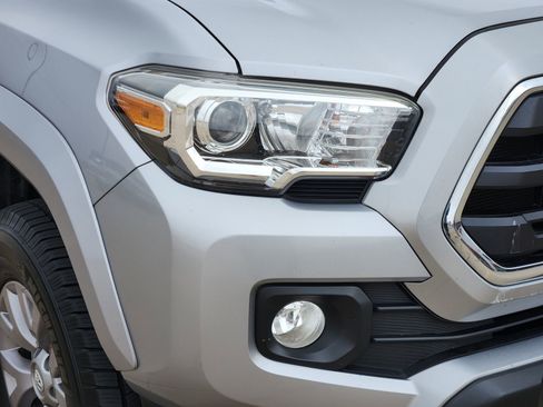 Used 2018 Toyota Tacoma SR5 image 10
