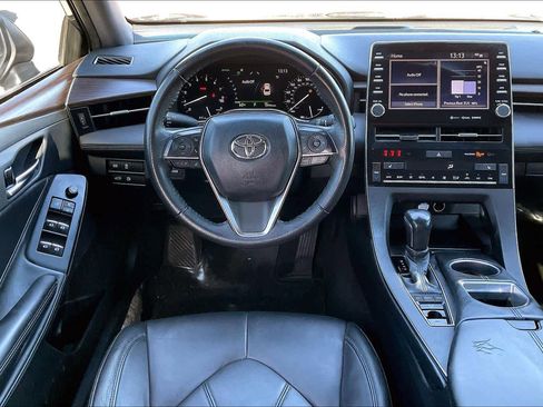 Used 2022 Toyota Avalon XLE image 6