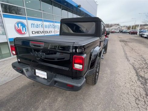 Used 2024 Jeep Gladiator Sport image 7