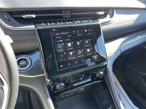 Used 2021 Jeep Grand Cherokee L Laredo image 22