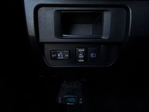 Used 2018 Toyota Tacoma TRD Off-Road AWD/4WD image 25