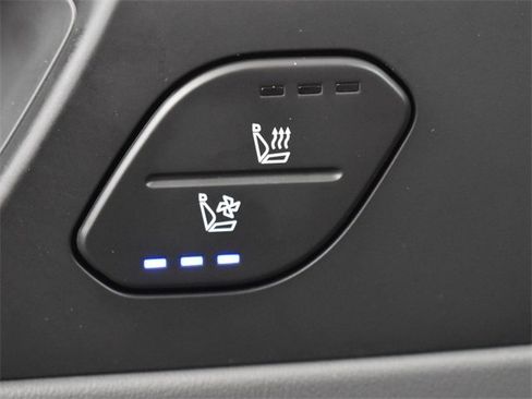 Certified 2024 Kia EV9 Light Long Range image 30