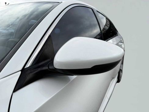 Used 2018 Honda Accord Touring image 13