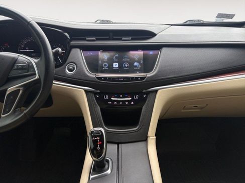 Used 2017 Cadillac XT5 Luxury FWD image 16