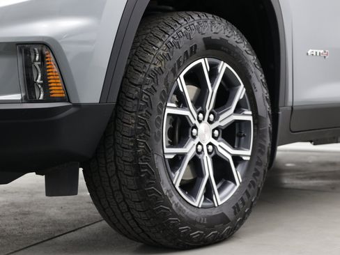 Used 2025 GMC Acadia AT4 w/ Luxury Package AWD/4WD image 12