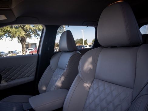 Used 2024 Mitsubishi Outlander SEL image 9