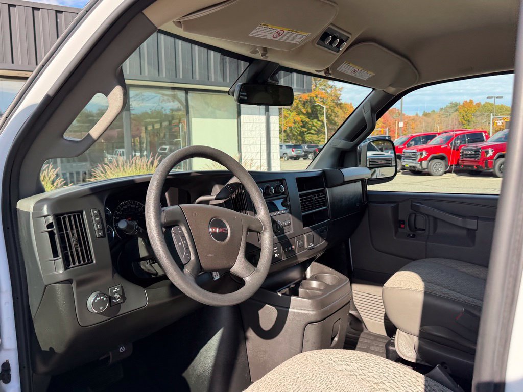 Used 2025 GMC Savana 3500 LT w/ LT Preferred Equipment Group RWD image 18