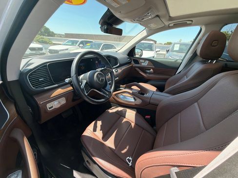 Used 2025 Mercedes-Benz GLE 450e 4MATIC image 3