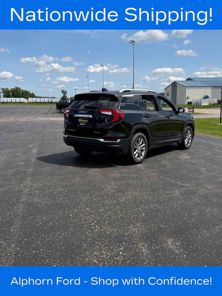 Used 2024 GMC Terrain SLT AWD/4WD image 3