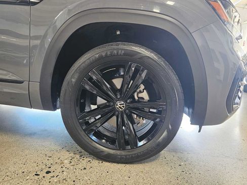 Used 2023 Volkswagen Atlas Cross Sport SEL R-Line AWD/4WD image 9