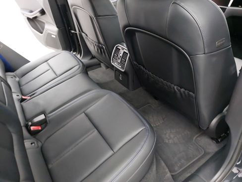 Used 2025 Porsche Macan image 13