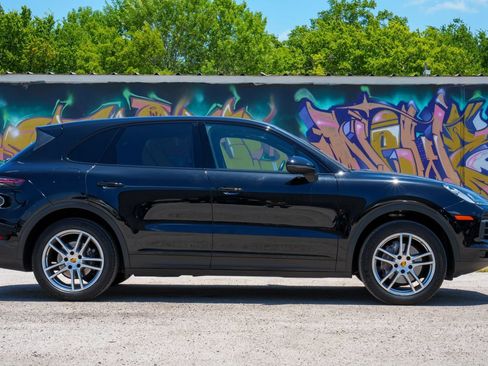 Used 2019 Porsche Cayenne S AWD/4WD image 9