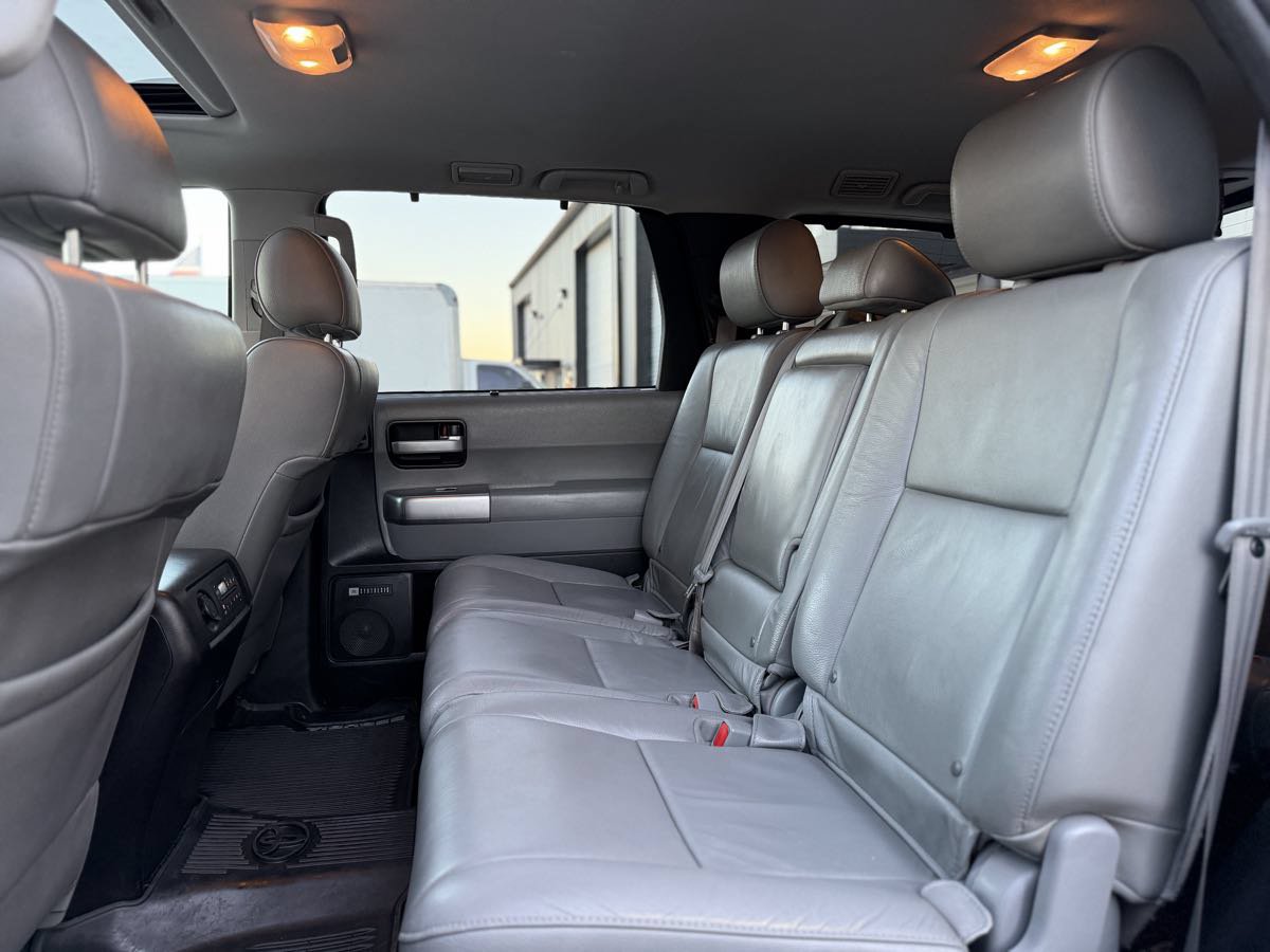 Used 2018 Toyota Sequoia Limited w/ Safety & Convenience Package AWD/4WD image 34