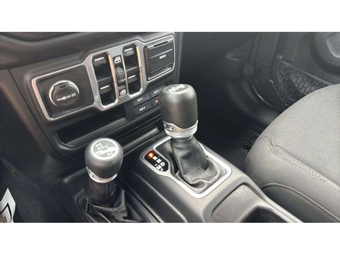 Used 2018 Jeep Wrangler Unlimited Sport S AWD/4WD image 17