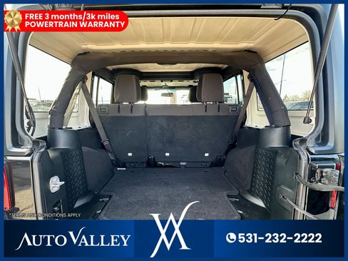 Used 2018 Jeep Wrangler Unlimited Sahara w/ Connectivity Group AWD/4WD image 38